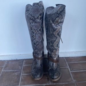 Freebird Coal Blue Snakeskin